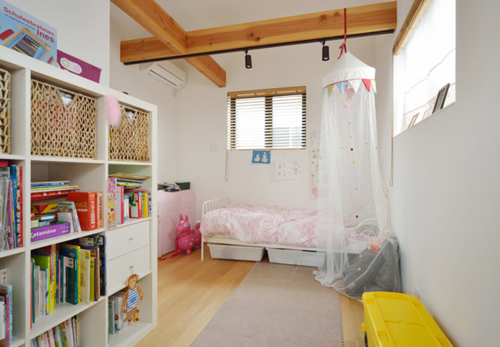 梁がアクセントの子供部屋