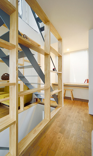 抜け感のある間仕切りが部屋のアクセントに