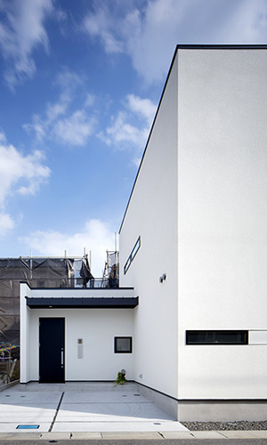 空間を活かした玄関ファサード