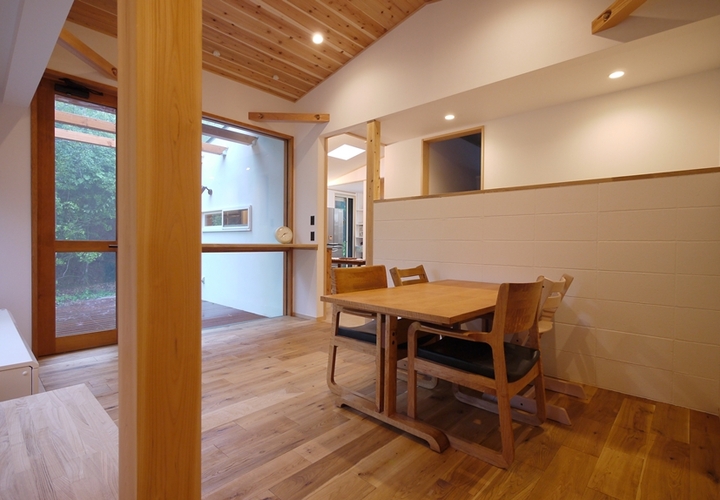 森が見える食卓