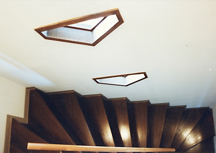 真っ直ぐなのに徐々に廻る階段の家