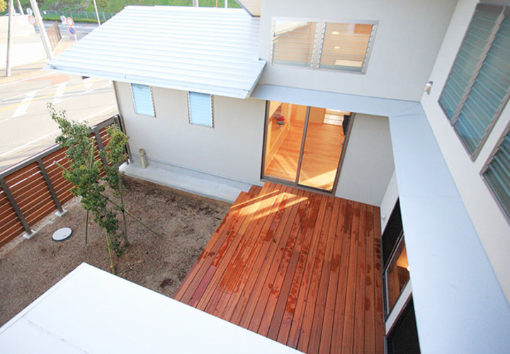 2階から中庭を眺める