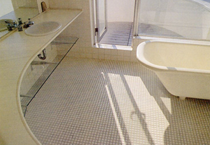 浴室から海を望む