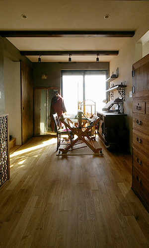 小さなアトリエのある家