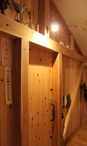 室内にも続く木の温かみ
