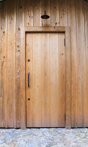 統一感のある木の扉