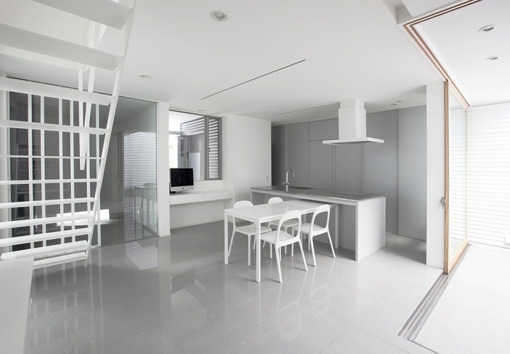 家の中で核的な役割を果たし、キッチンに立つと家を一望することができる