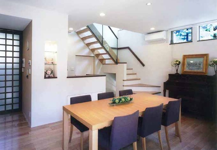 ナチュラルなウッド調のダイニング