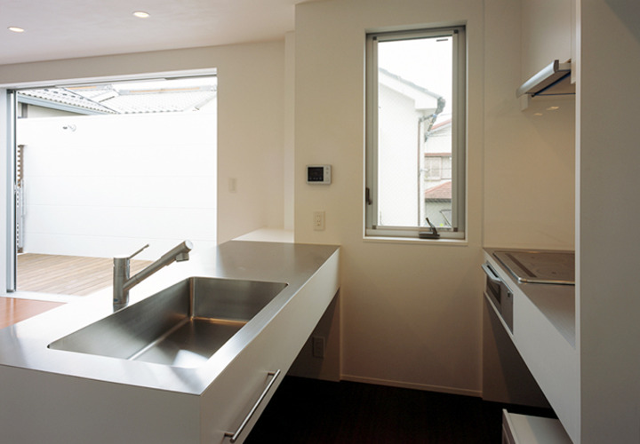 機能的で美しいステンレスキッチン