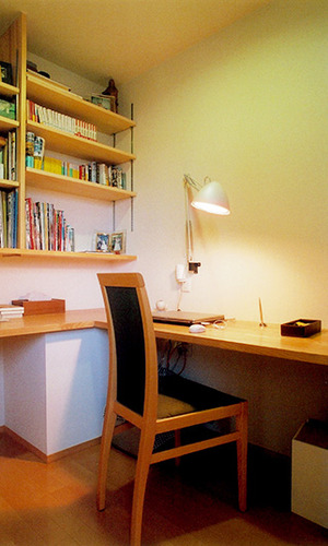 落ち着いた雰囲気の書斎