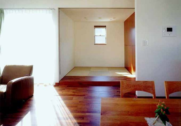 リビングダイニングと一続きとなった和室スペース