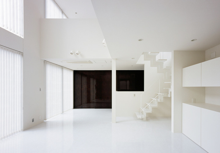 黒い壁がアクセントに