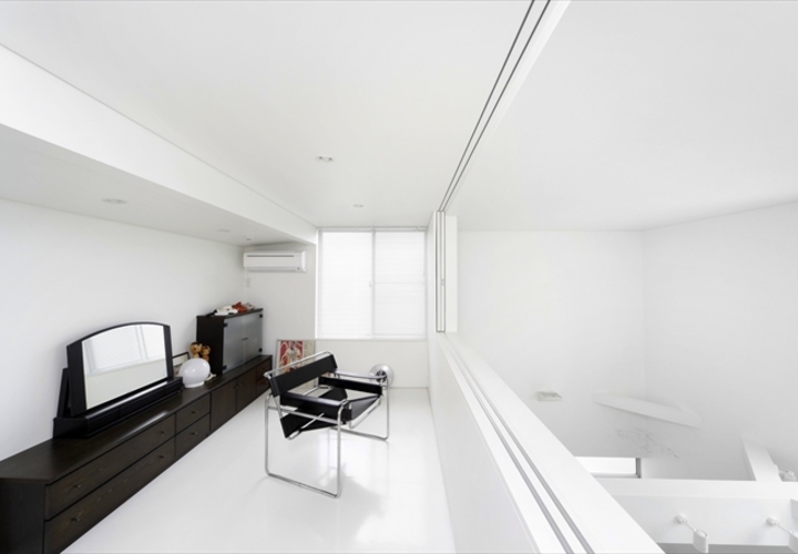 吹き抜け上の開放的な空間