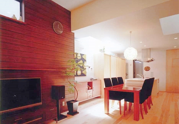 ハイサイドライトと吹き抜けで明るいリビング