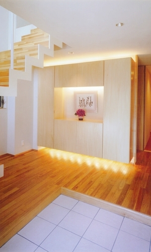 まるで額縁のような玄関収納