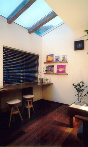 星空を眺める落ち着いた色合いのサンルーム