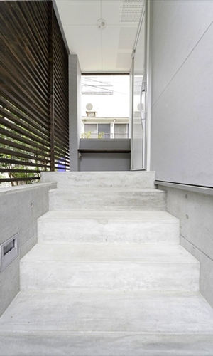 プライバシーに配慮したポーチ