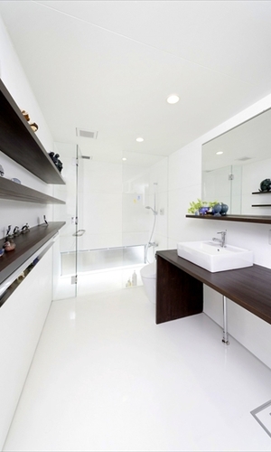 モダンな洗面、トイレ、シャワールーム