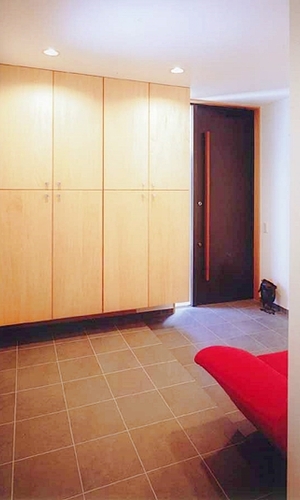 壁一面に玄関収納