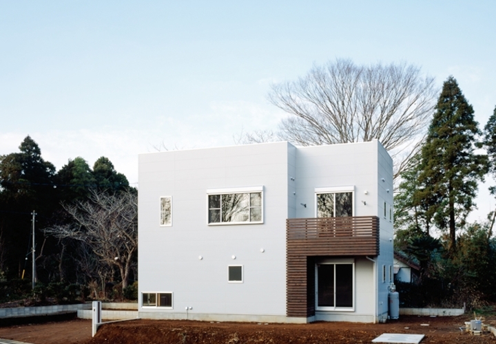 自然に囲まれた静かな佇まい