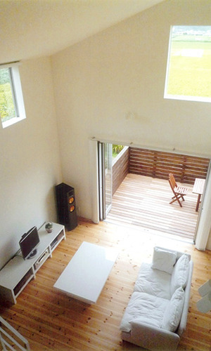 吹抜の開放的なリビング