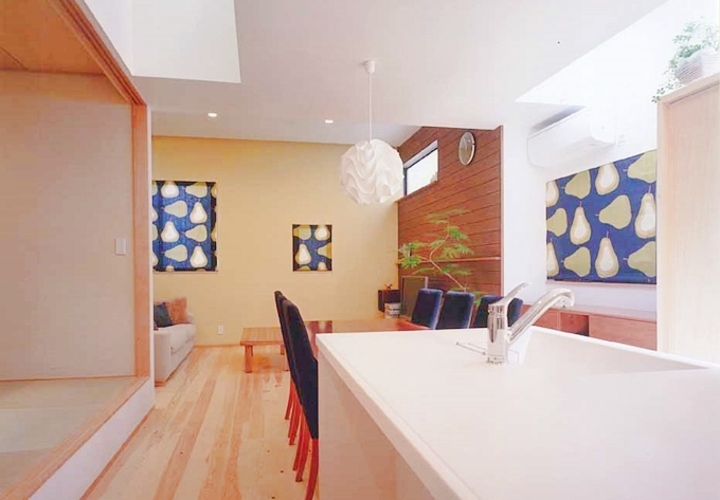 キッチンからLDKへの眺め