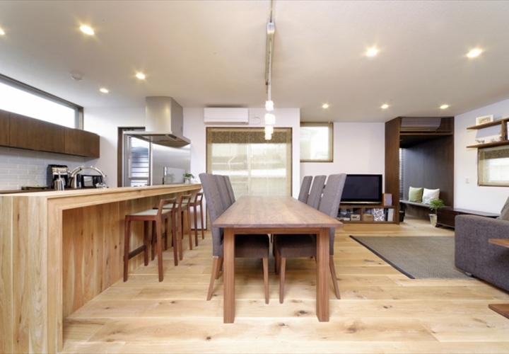 カフェのようなダイニングスペース