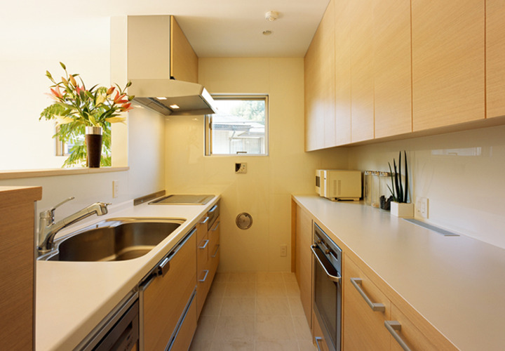 ナチュラルカラーの優しいキッチン