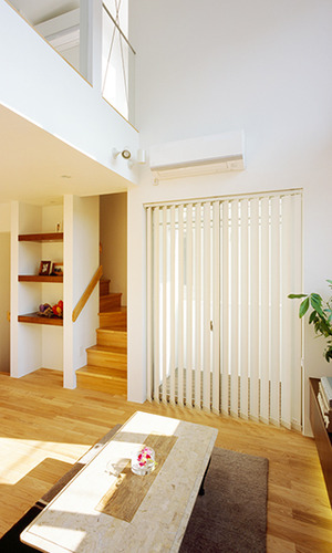 自然素材と吹抜の優しいリビング