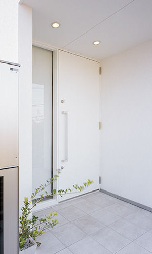 シンプルでナチュラルな雰囲気の玄関