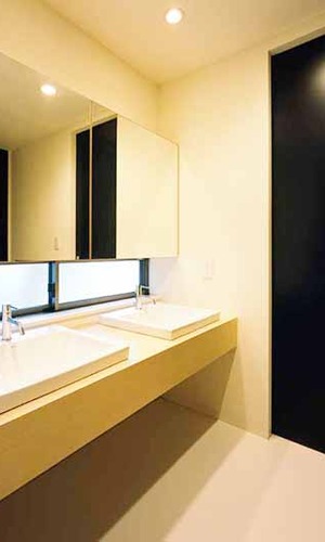 モダンな印象の洗面スペース