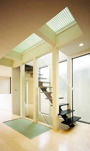 リビングから見たオープン階段