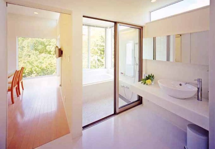 洗面スペースから見える緑