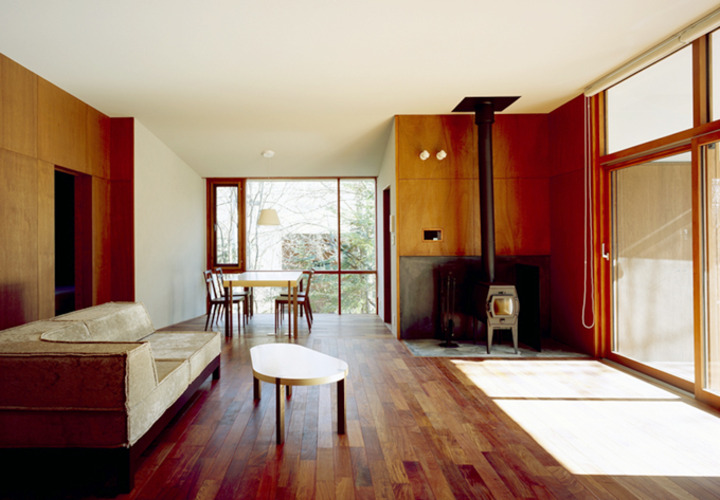 色んな方向の風景を眺められるリビング3