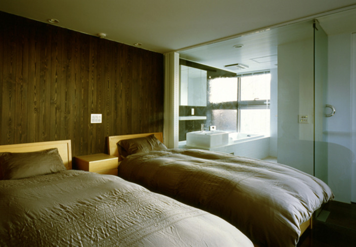 水まわりに隣接する寝室