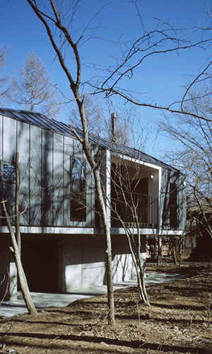 森に佇む別荘_外観1