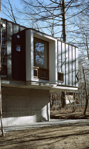 森に佇む別荘_外観3