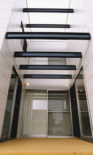 空へと開いた空間