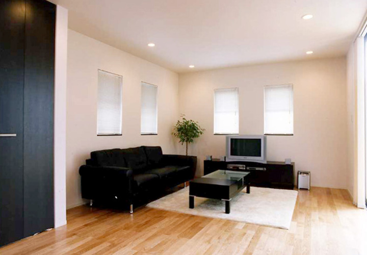 モノトーンカラーの落ち着いたリビング