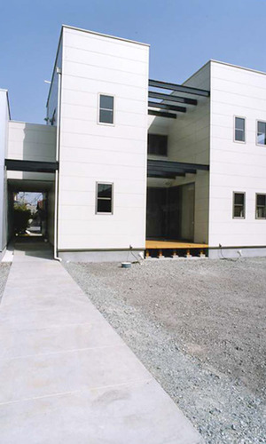 広々とした玄関アプローチ