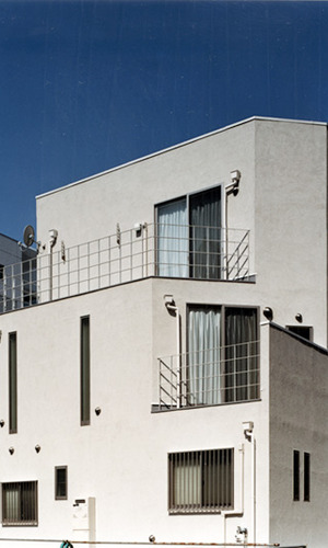 すっきりとシンプルなベランダ