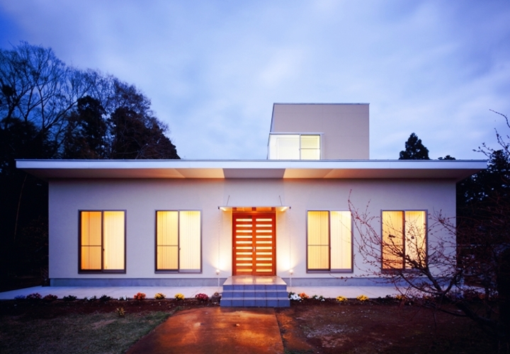 シンメトリーに並ぶ窓