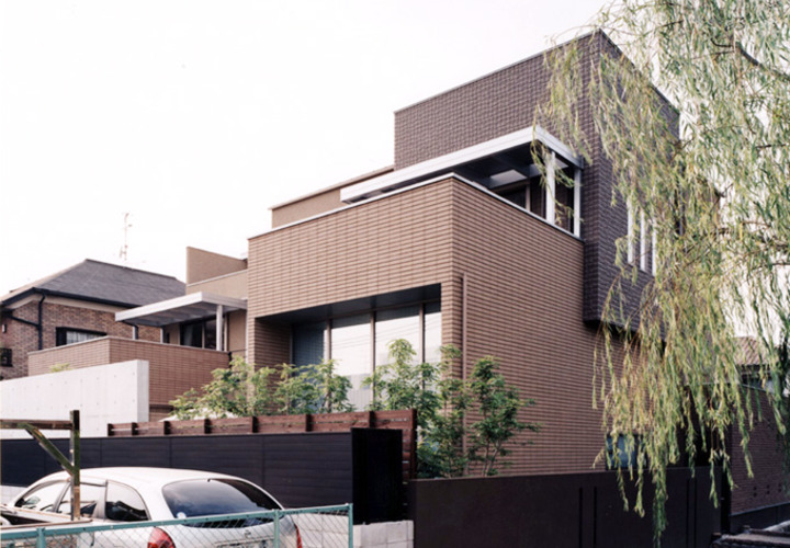 程よくプライバシーが保たれている後方からの外観