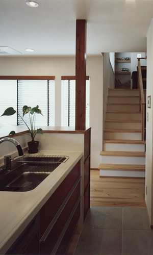 キッチンからリビングへ