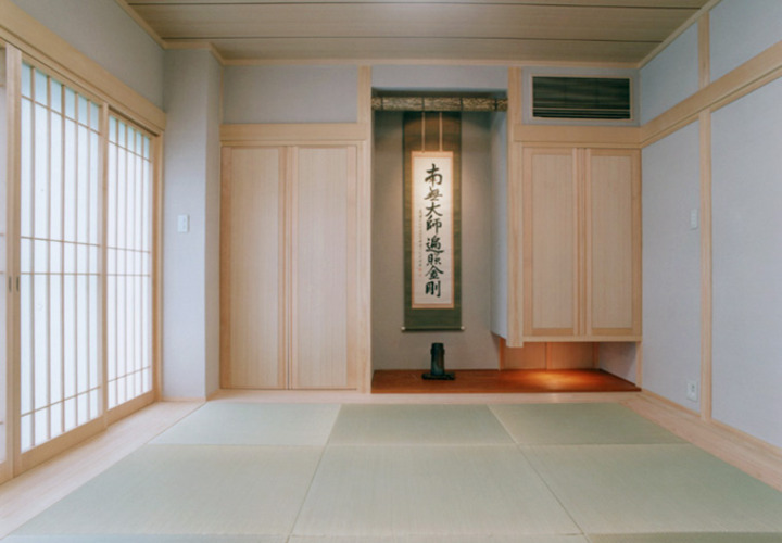 床の間を備えた純和風の和室 Fevecasa フェブカーサ