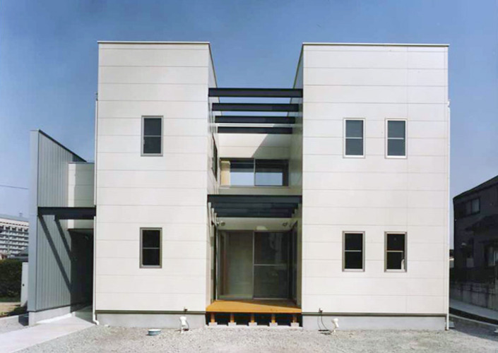 モノトーンで構成したデザイナーズ住宅