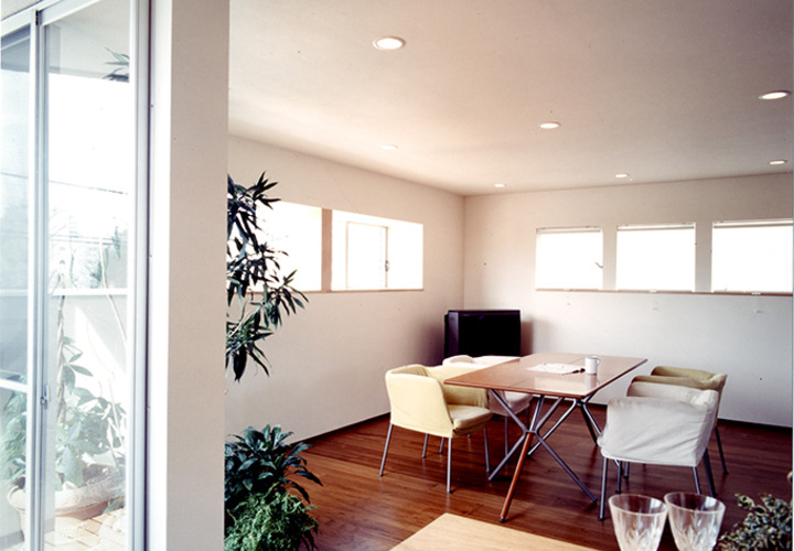 コンパクトかつ開放的なリビング