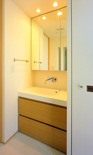 シンプルモダンな洗面スペース