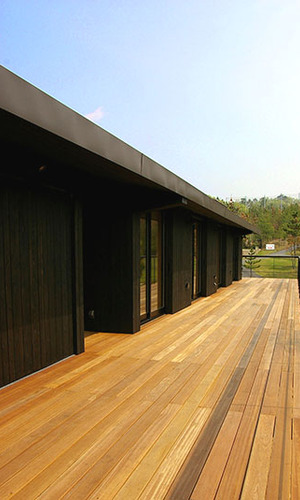 眺望の良いウッドデッキ
