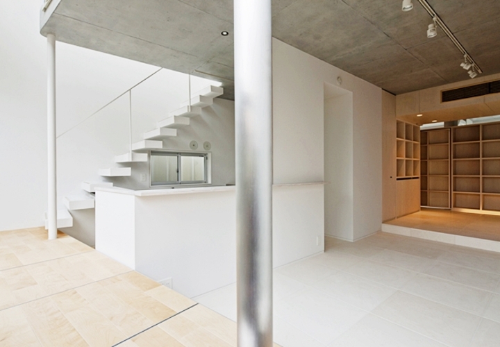 キッチン～ステージ～階段